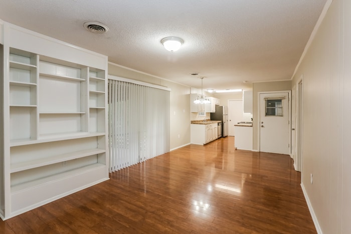 Building Photo - 1204 Manchester Dr