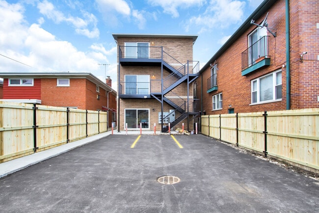 Building Photo - 4851 N Central Ave