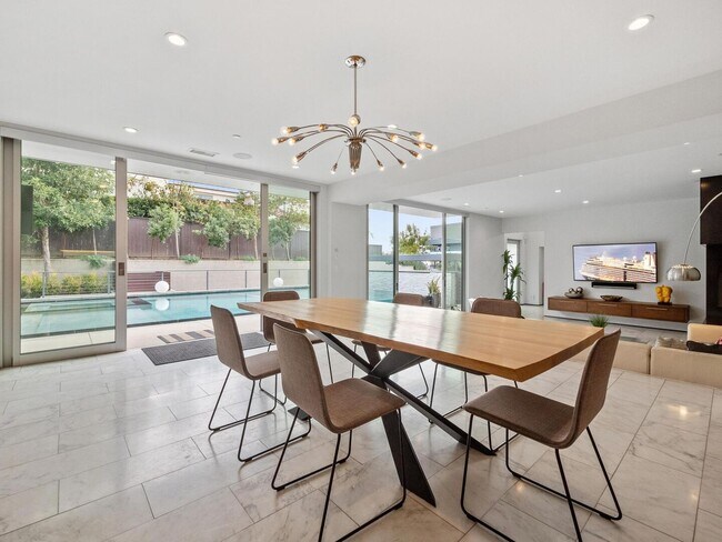 Building Photo - Solana Beach Paradise