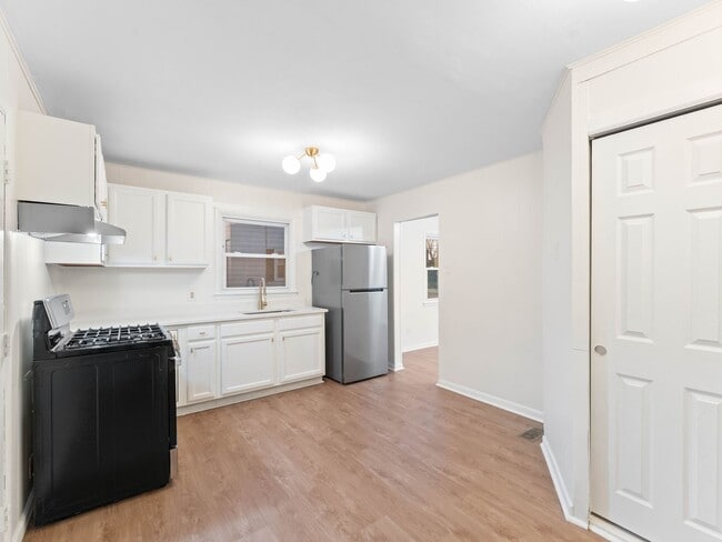 Building Photo - Fully Renovated 4-Bedroom Home with Large Fenced Yard in Clayton