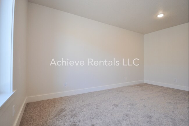 Building Photo - Downtown Logan 3-Bedroom Townhome