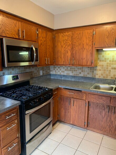 Building Photo - 2237 Hampshire Ave S