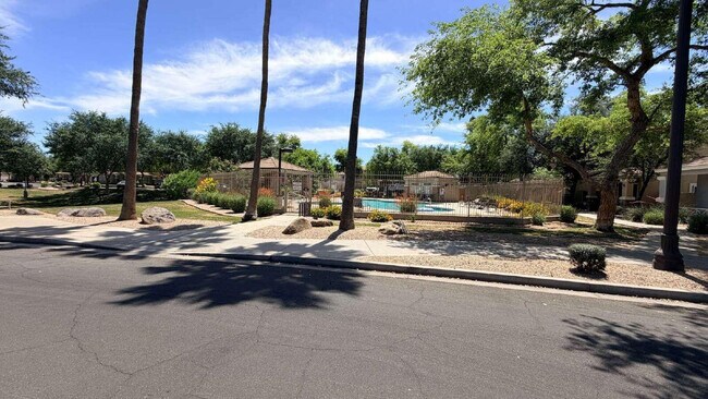 Building Photo - 1567 S Avocet St