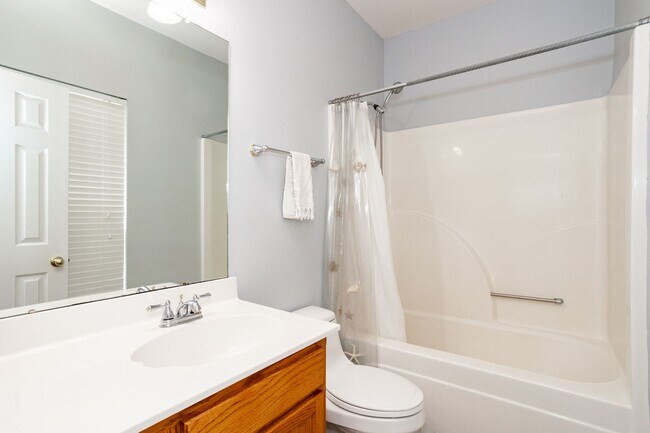 Building Photo - Historic Highland Road Beauty with Bayou V...