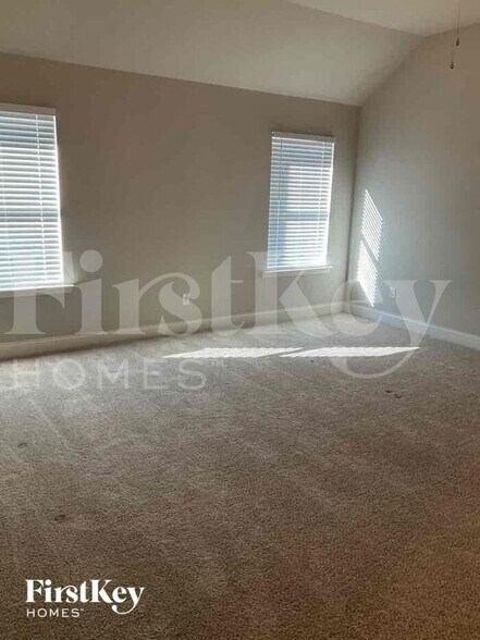 Building Photo - 215 Cheshire Dr
