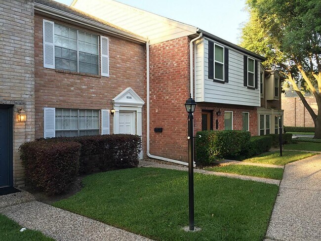 Building Photo - 10330 Briar Forest Dr