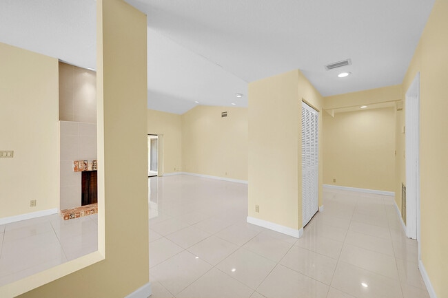 Building Photo - 6820 Allegre Ct
