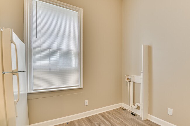 Building Photo - 515 3rd St