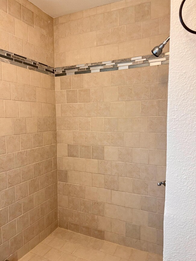 Building Photo - Newly renovated 2br 1bath near the 215