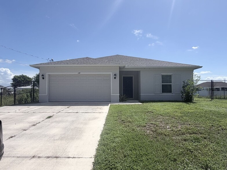 Building Photo - Fenced yard, 3/2 Single Family Home.  Rent Ready.