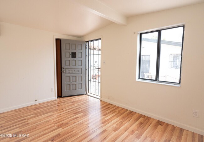 Building Photo - 2506 E Seneca St
