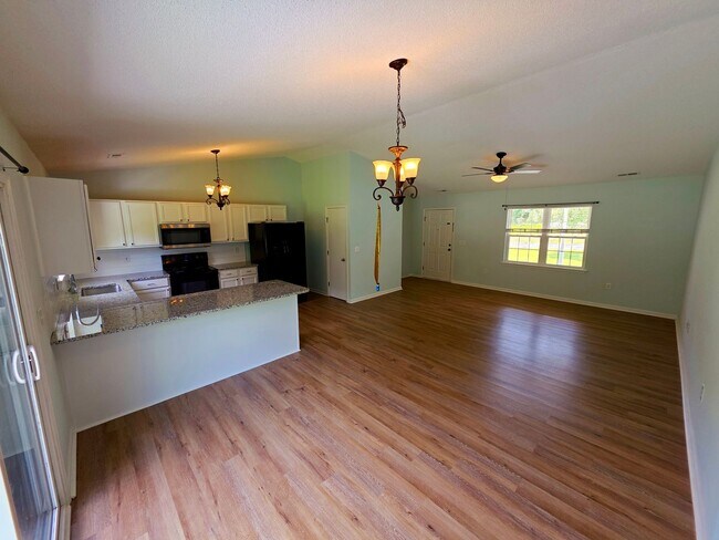 Building Photo - 3 BR 2 BA Beaver Creek