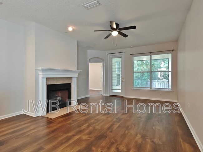 Building Photo - 268 Silver Glen Ave