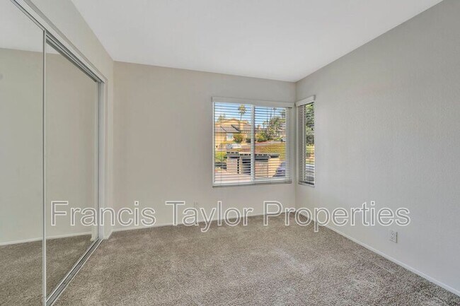 Building Photo - 225 W El Norte Pkwy