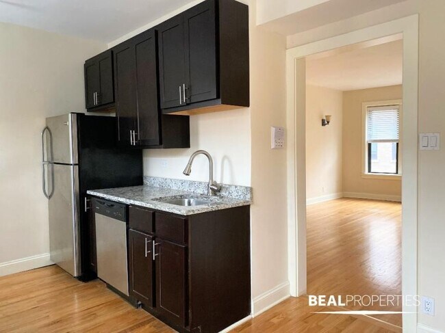 Building Photo - 1 bedroom in CHICAGO IL 60613