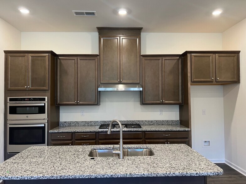 Building Photo - Room in Townhome on Rivulet Wy