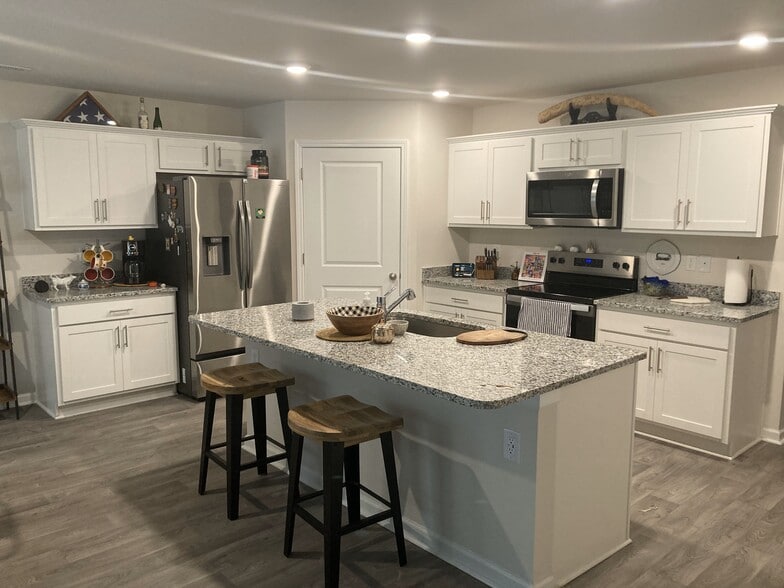 Kitchen - 4003 Calabash Ct