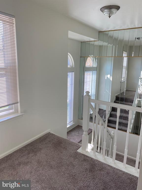 Building Photo - 1811 Hennessy Dr