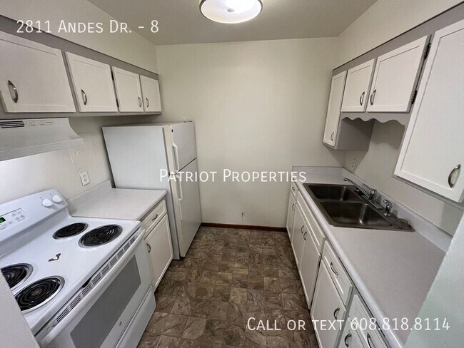 Building Photo - 2811 Andes Dr