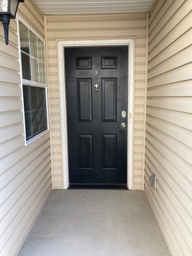 Entry - 708 Woodside Creek Dr