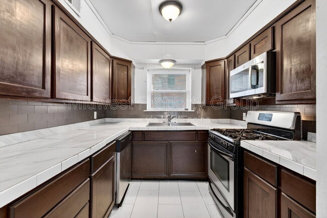 Building Photo - 2352 Rockdale Ave