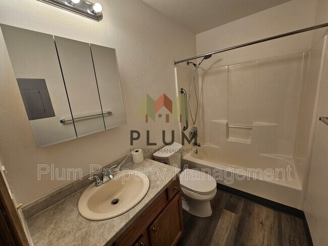 Building Photo - 2340 Fairview Ave