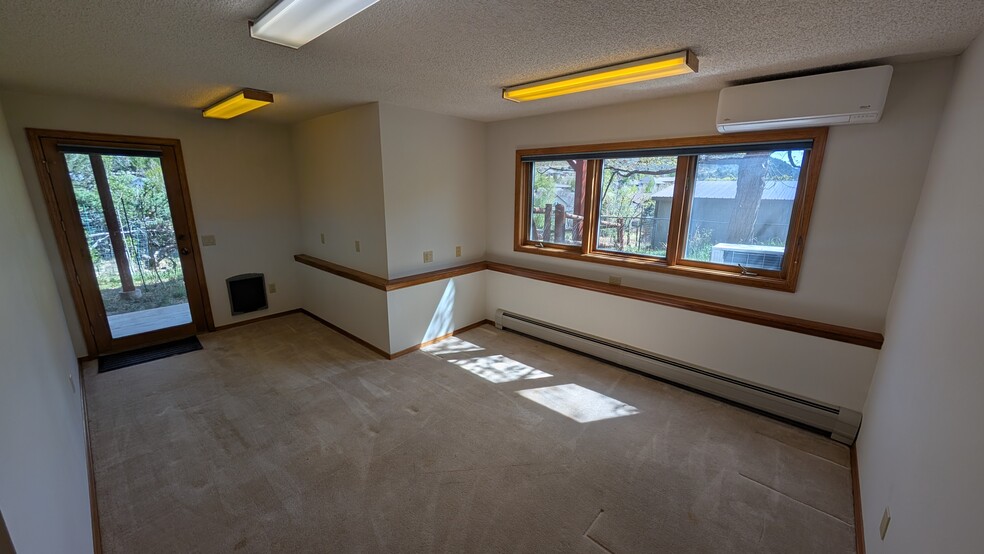 Building Photo - 202 Hillcrest Dr