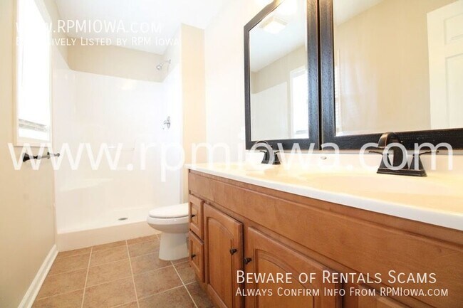 Building Photo - FINISHED BASEMENT!!! 4 Bedroom, 3 Bath Hom...