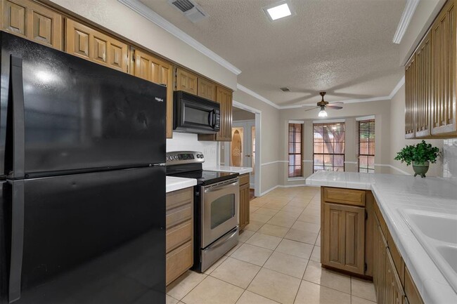 Building Photo - 7825 Silveridge Dr