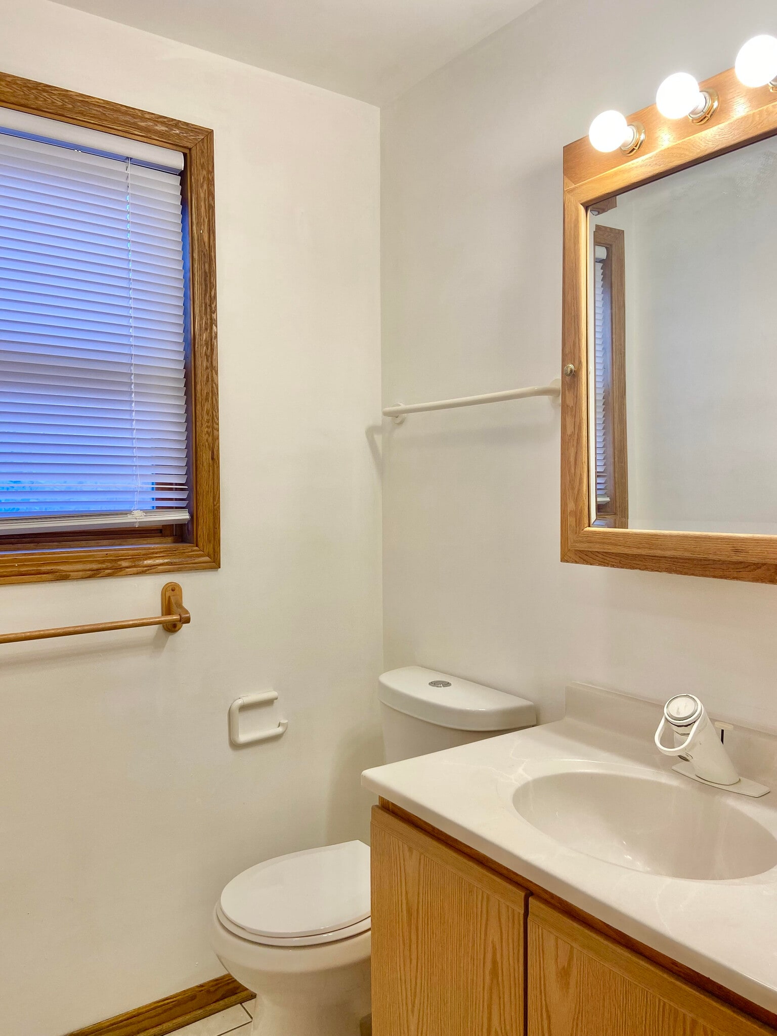 Building Photo - 2708 W 37th Plz