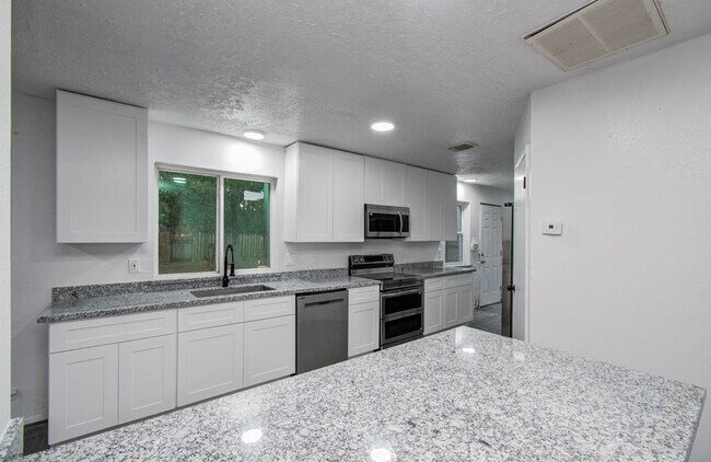 Building Photo - 5006 Village Springs Dr