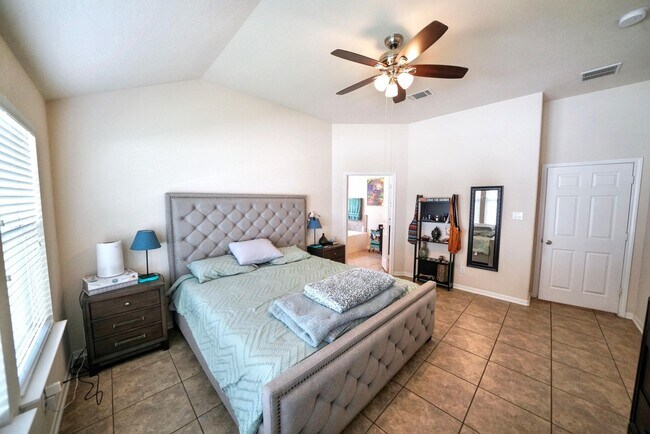 Building Photo - Stunning 3-Bedroom Home with Office in Charleston Parke, Cibolo - Realtor Commission offered: $500