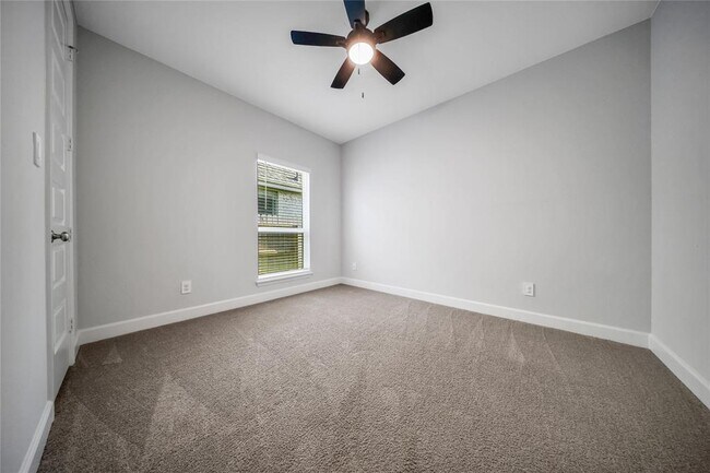 Building Photo - 615 Sand Branch Dr