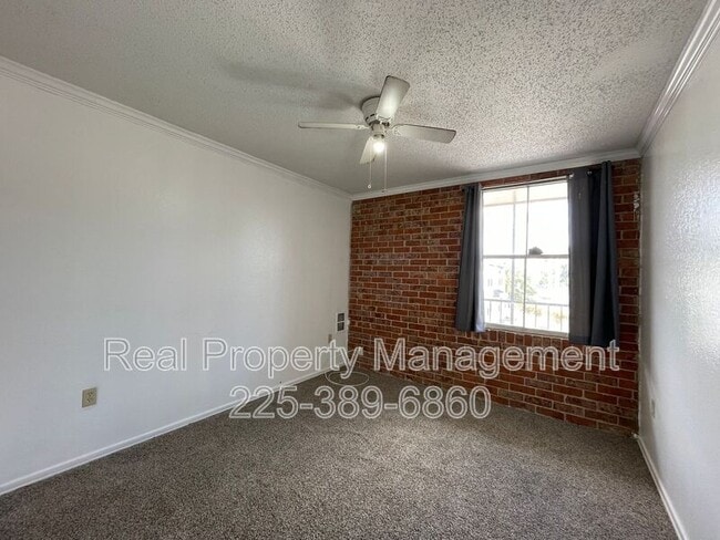 Building Photo - 3101 Highland Rd
