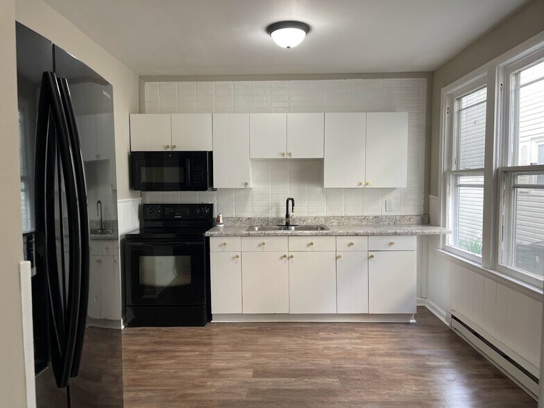 Building Photo - 111 Maffett St