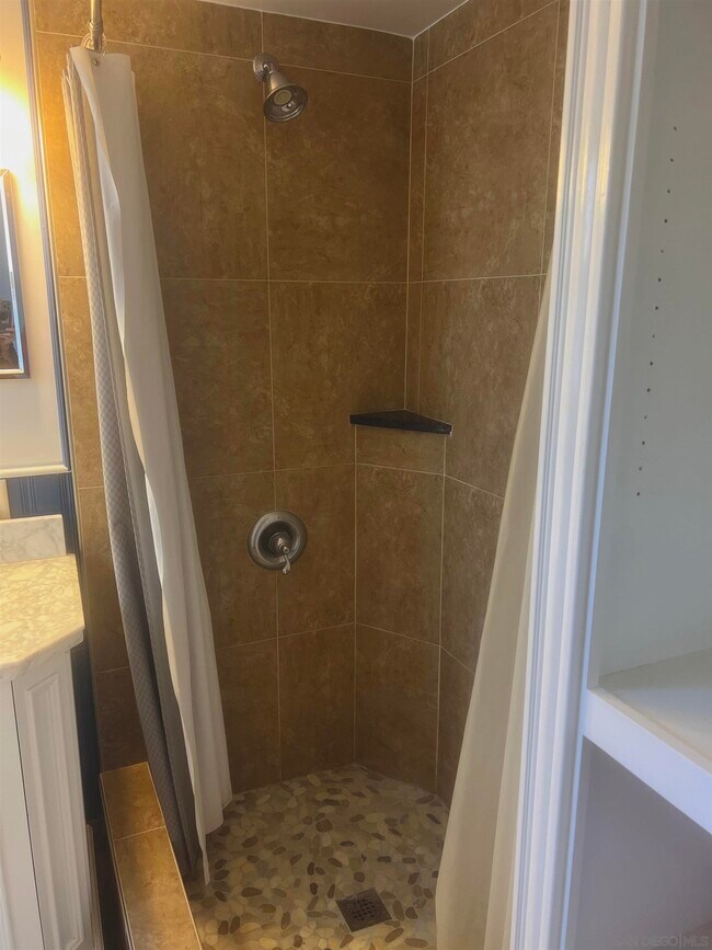 Building Photo - 534 Hoover St