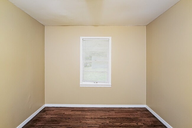 Building Photo - 2568 Forestdale Blvd