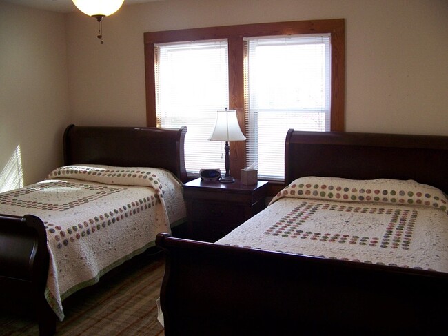 Building Photo - Furnished Two Bedrm, Brick Cottage in Mid-...