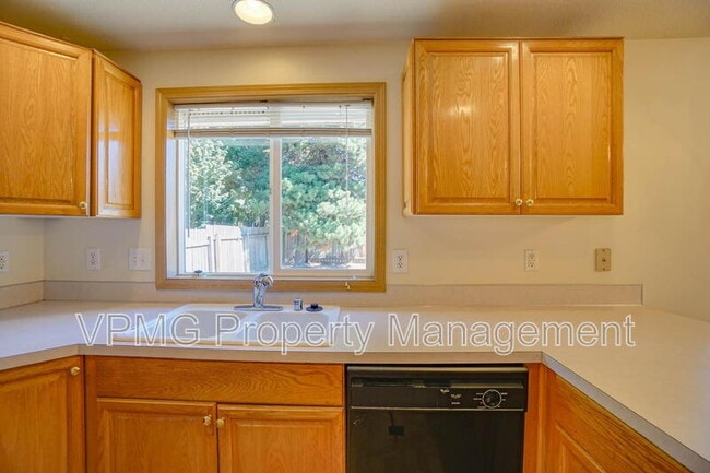 Building Photo - 3107 NE 148th Ave