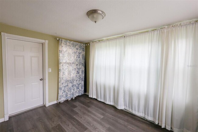 Building Photo - 3349 Silver Hill Dr