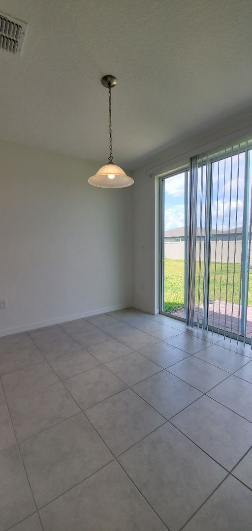Building Photo - Like New!!! 3-Bedroom, 2-Bathroom in Winte...