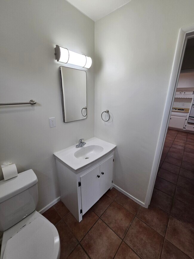 Building Photo - 449 Thumbelina Dr