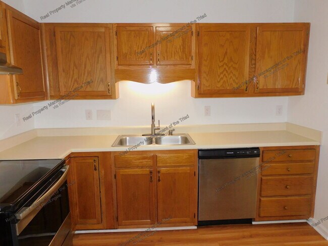 Building Photo - 7 Meadowood Glen Way
