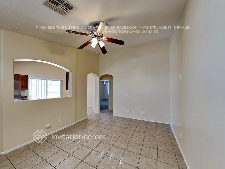 Building Photo - 15204 N Poppy St