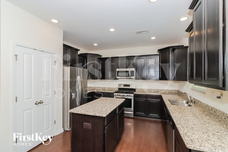 Building Photo - 114 Emperors Trl