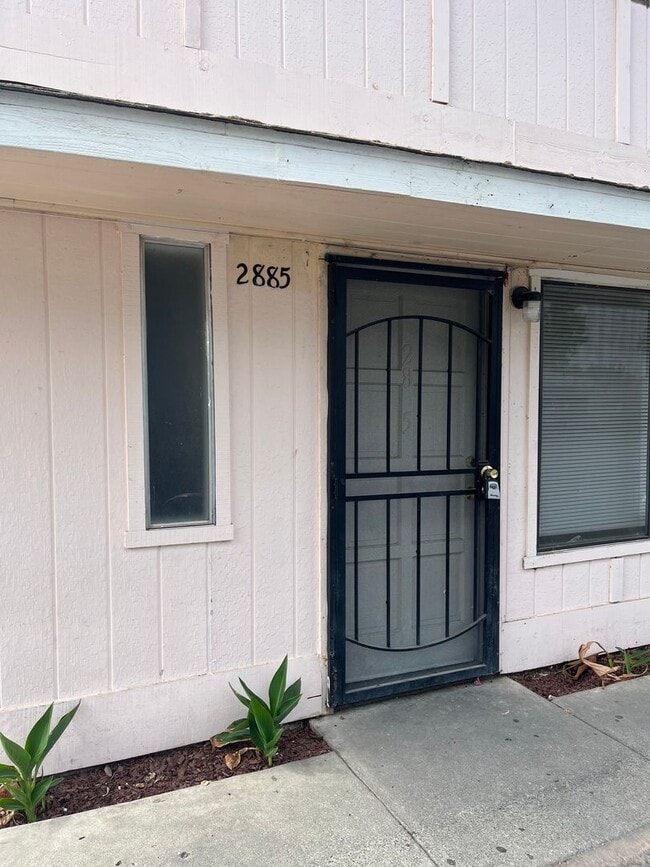 Building Photo - A2885D