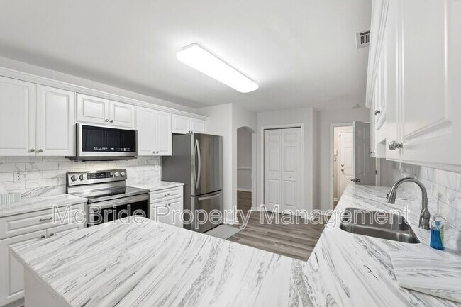 Building Photo - 678 Kensington Ct SE