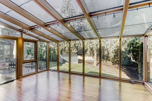 Building Photo - 4Bd/2Ba Bellevue House