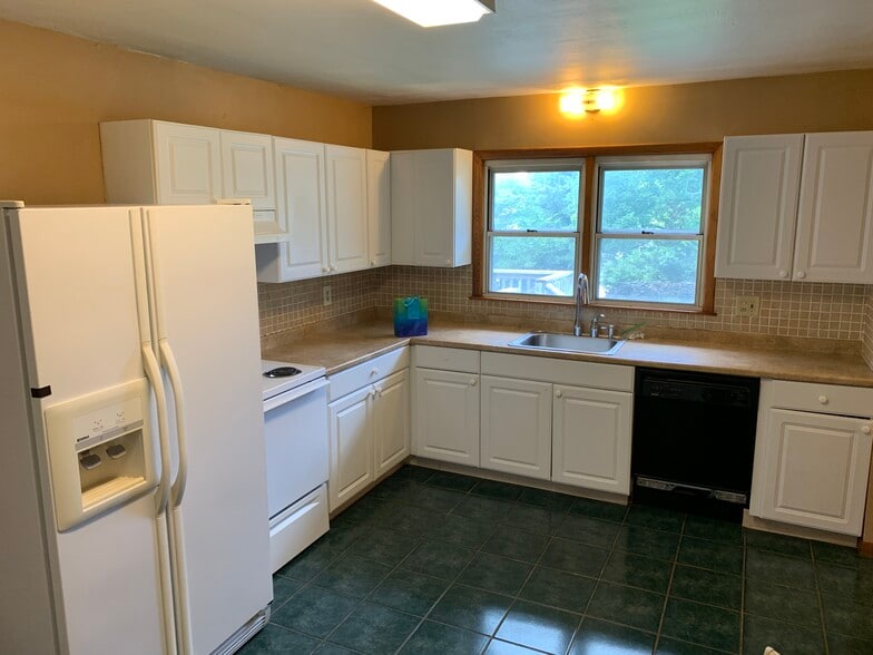 Building Photo - 2212 Cedar Acres Dr