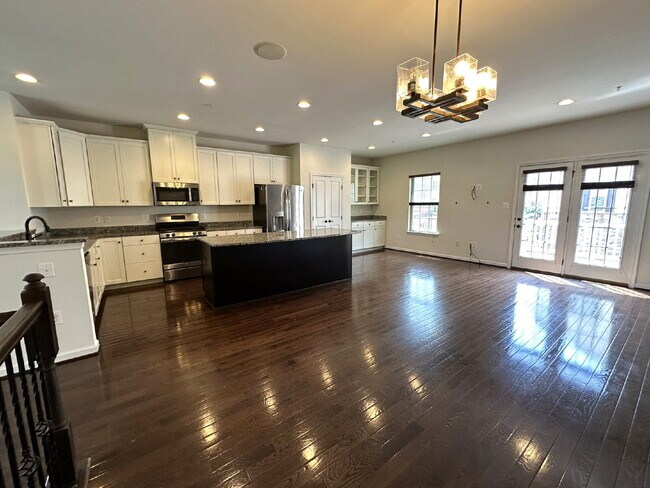 Building Photo - Three-Floor End Unit Townhome in Frederick